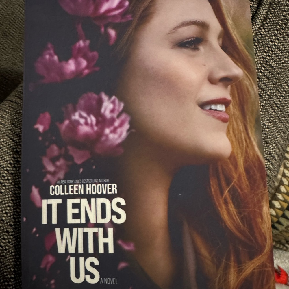 Colleen Hoover 'It Ends With Us' Book
